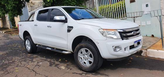 FORD RANGER 3.2 XLT 4X4 CD 20V DIESEL 4P AUTOMÁTICO FORD RANGER 3.2 XLT 4X4 CD 20V DIESEL 4P AUTOMÁTICO